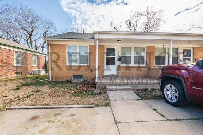 Building Photo - 2042 S Pinecrest St