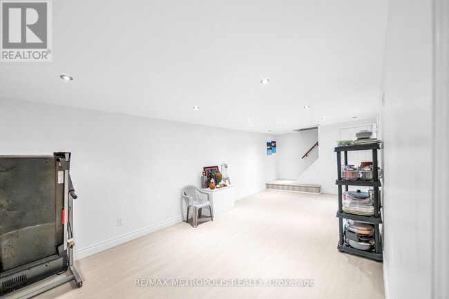 Photo - 834 Sanok Dr