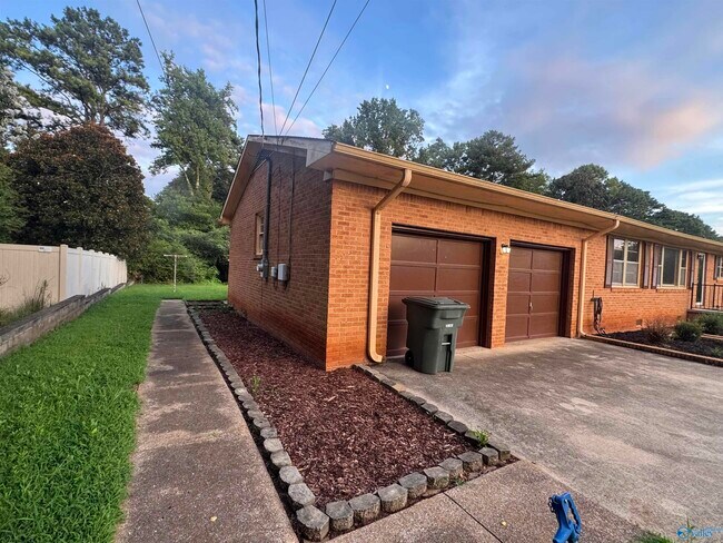 Photo - 2103 Shannonhouse Rd SW