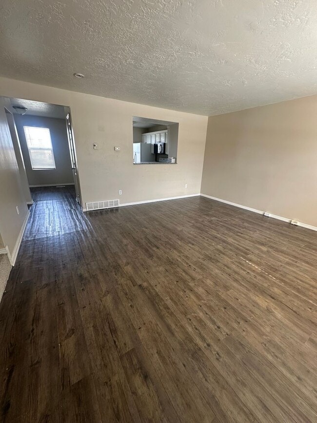 Photo - BEAUTIFUL TOWNHOME!!!