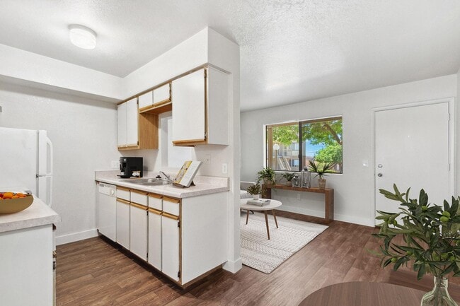 Photo - Kingman Station