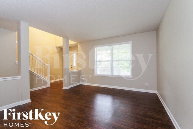 Photo - 944 Breaside Ln