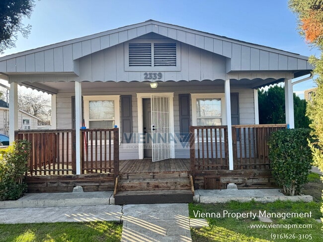 Photo - 2339 Beaumont St