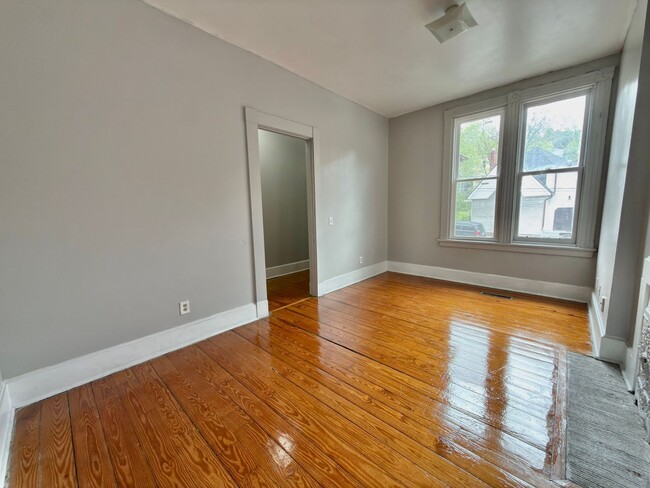 Photo - 2271 Vine St