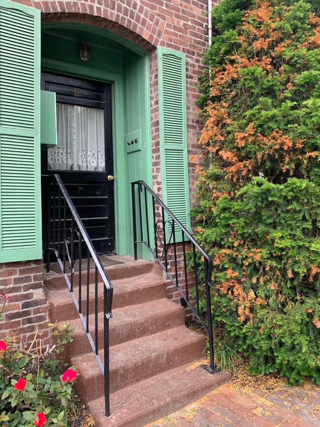 12 Mead St Unit 2A