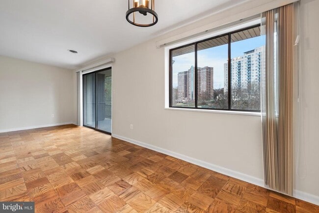 Photo - 10428 ROCKVILLE PIK Unit 10428