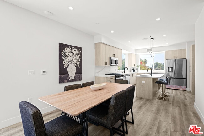 Photo - 2015 1/2-1951 Preuss Rd