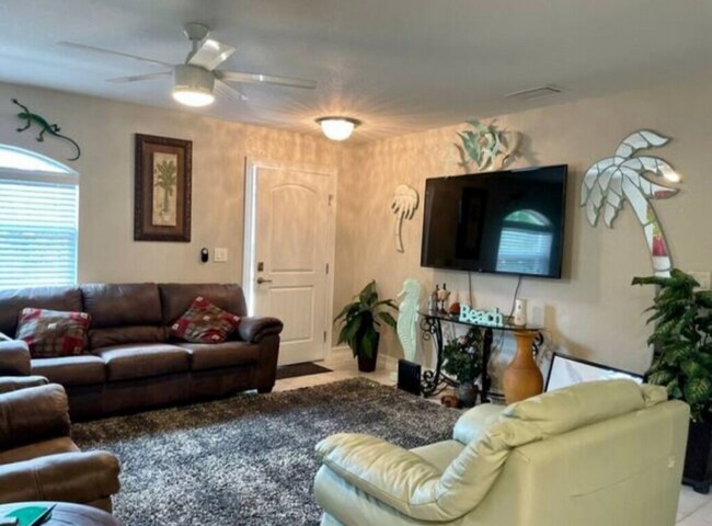 Photo - 9426 Tacoma Ave Unit B