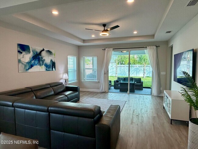 Photo - 72 Tarbert Ln