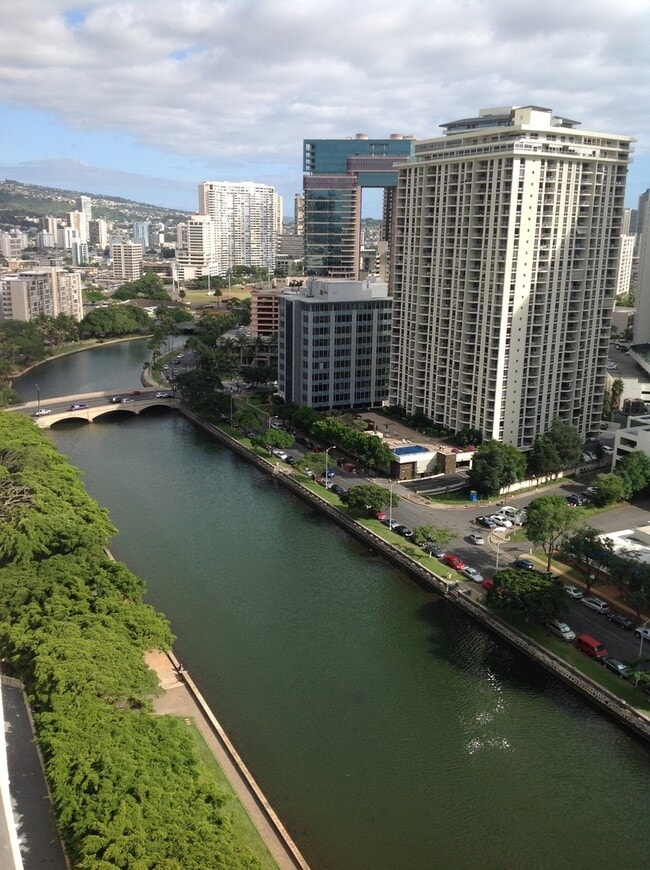 Photo - One Bedroom Apt, Excellent Location (Elect...