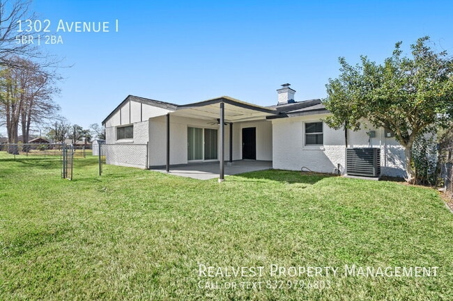 Photo - 1302 Avenue I