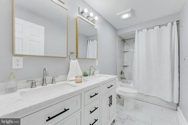 Photo - 15 N Main St