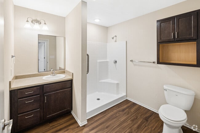 2BR, 1BA - 1,007SF - Bathroom