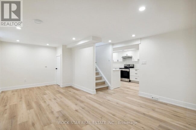 Photo - 87 Leaside Dr