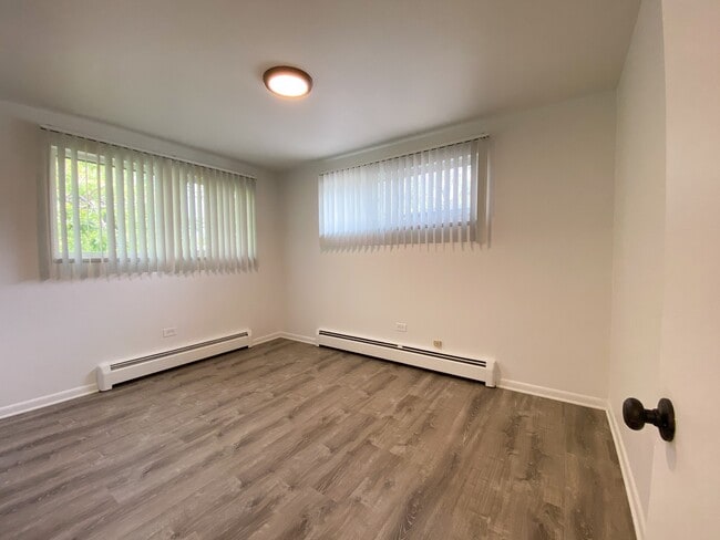 Photo - OAK NORTH APTS