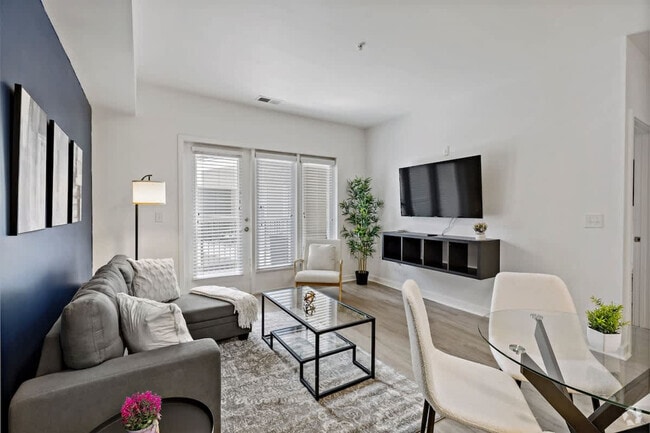 Building Photo - 205 S Kings Dr Rental