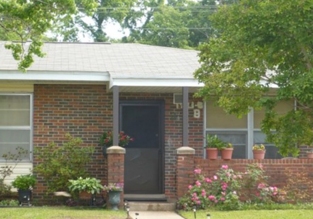 Gibbs Village East - Gibbs Village East Apartments