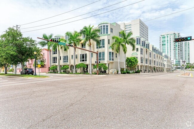 Building Photo - ANNUAL DOWNTOWN SARASOTA CONDO - WALK EVER...