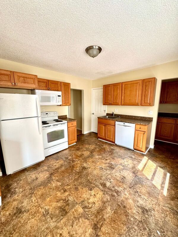 Building Photo - 15 Casimir St Unit 2 Rental