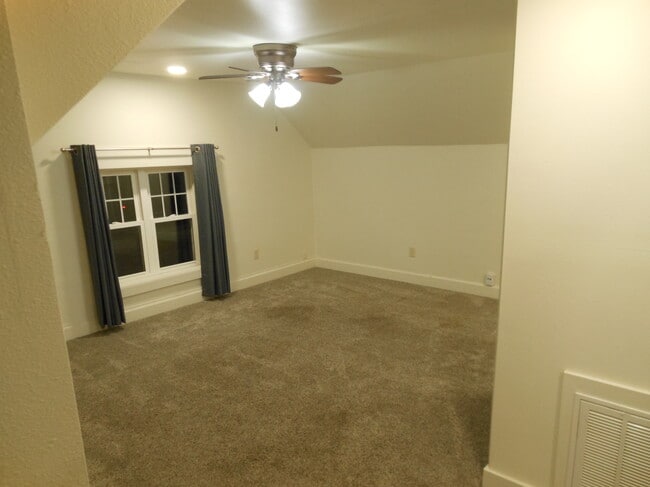 Photo - 217 1/2 Jackson St Unit apt 2