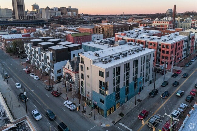 Building Photo - Old Stone Row Rental