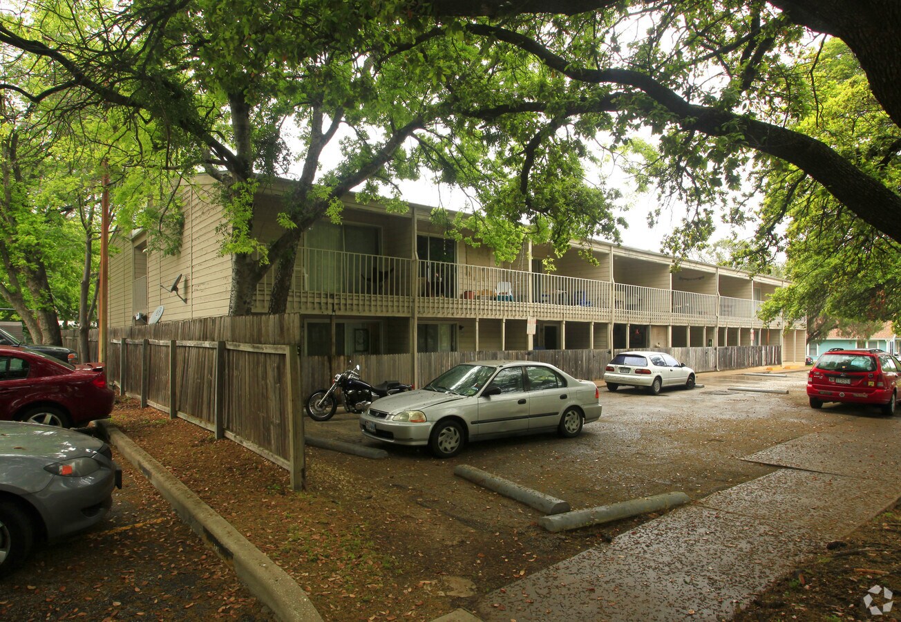 ¡Hazlo III Apartaments - Patio on Speedway