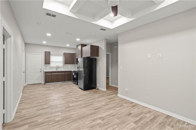 Photo - 14 La Pointe Ave