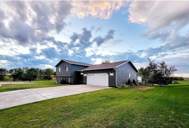 Building Photo - 4 Bedroom 3 Bath Home for Rent