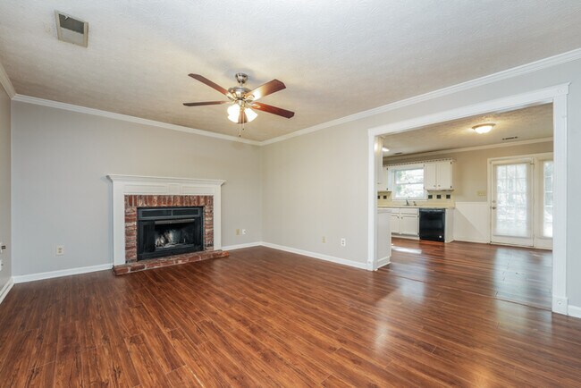 Photo - 629 Tahoe Cir SE