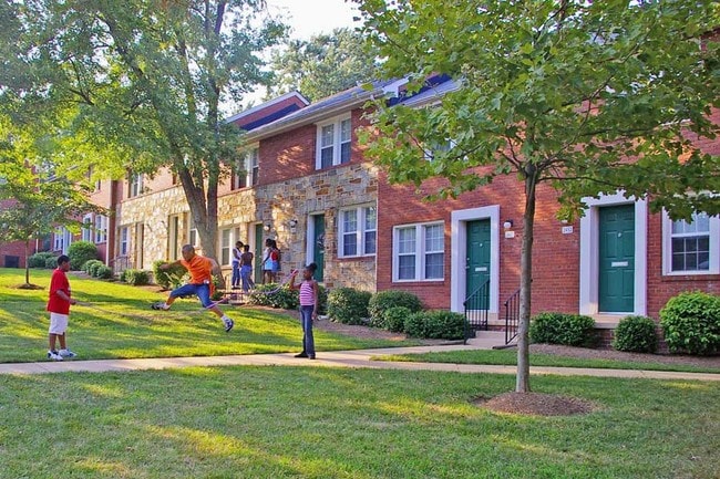 Photo - Fort Henry Gardens