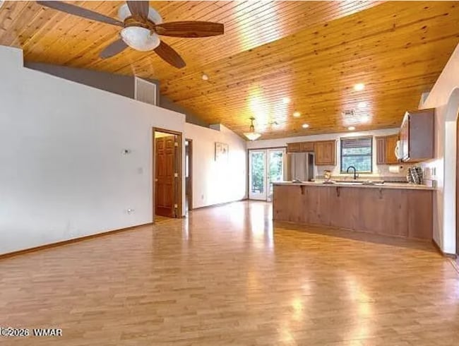 Photo - 677 Fox Ln