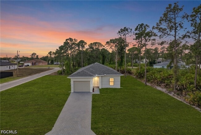 Photo - 726 Newhall St E