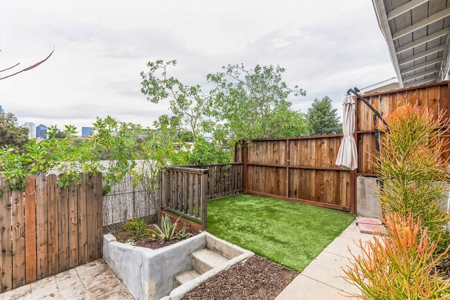 Photo - 206 Lake Shore Ter Unidad 216.5 Lake Shore