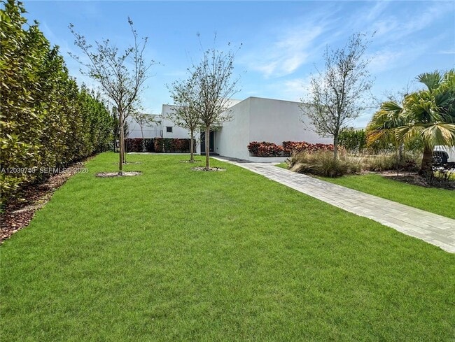 Photo - 16582 Botaniko Dr S