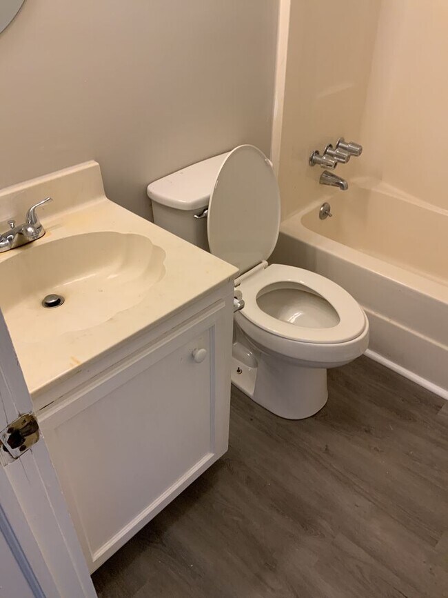 Photo - In the heart of 5 points. 5 Bedrooms. 2 baths