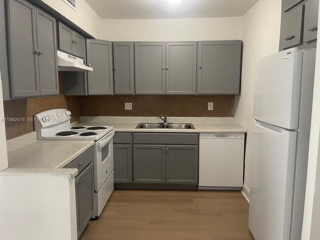 Building Photo - 2029 NW 46th Ave Unit E107