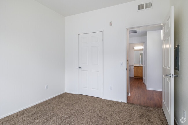 1BR, 1BA - 520SF - Bedroom