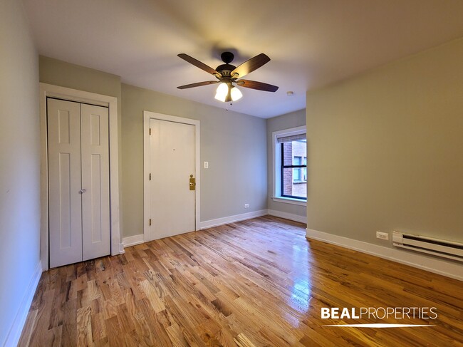 Building Photo - 819 W Cornelia Unit 1 Rental