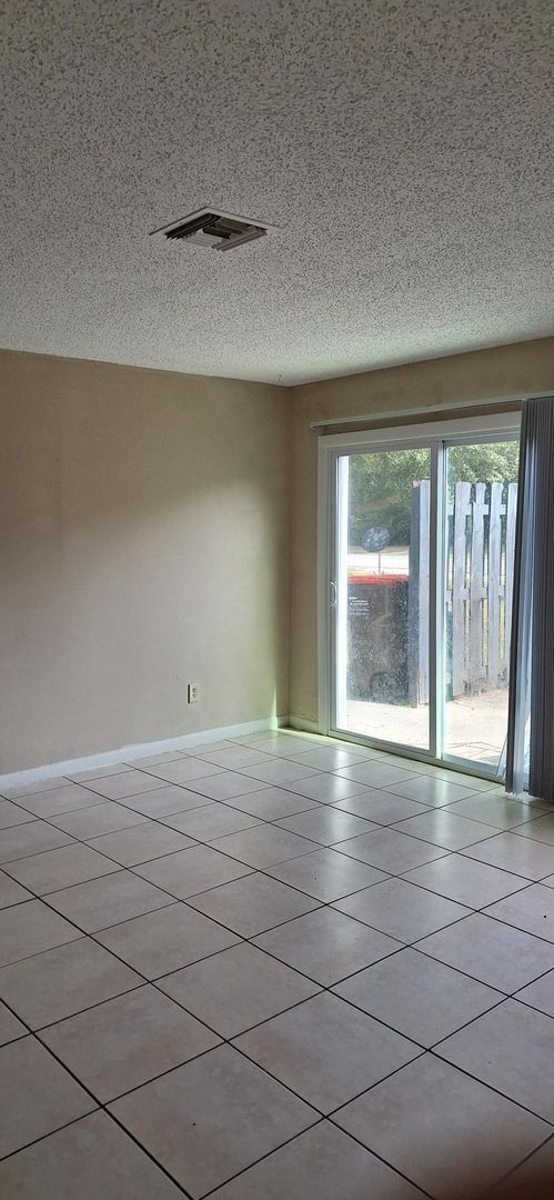 Photo - JCR1 - 5210 Unidad C