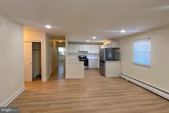 Photo - 857 Street Rd