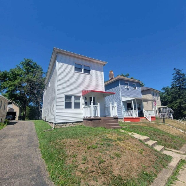 Photo - 419 Sheridan St