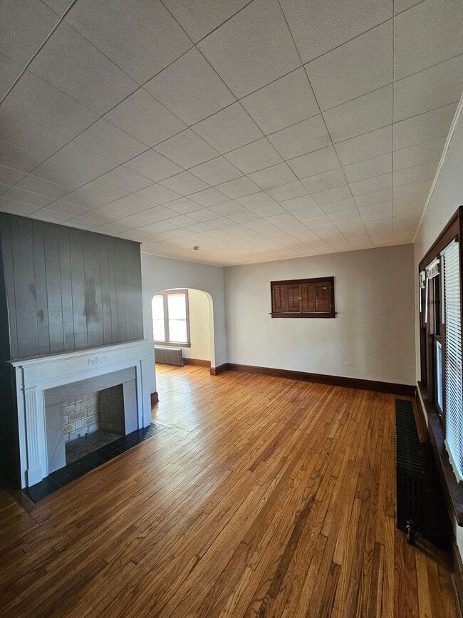 Photo - Cute 3 Bedroom Home For Rent on E 219th!