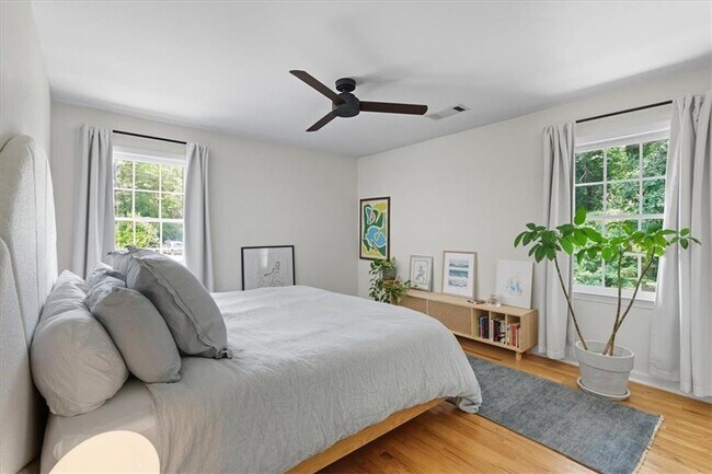 Photo - 2238 Ridgedale Rd NE