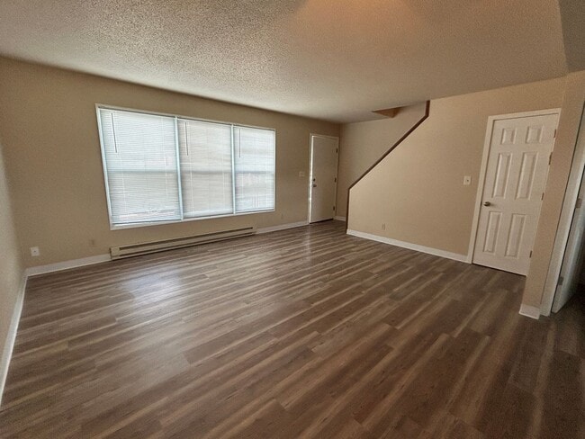 Photo - 380 9th Ave E