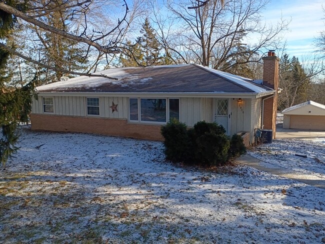 Photo - W249 N7958 Hillside Rd - 3 Bedroom House
