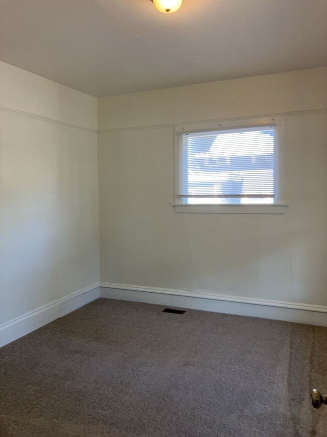 Photo - Pre-Lease Today, 5 Bedroom Home!