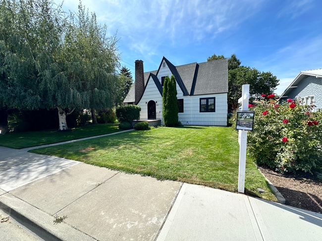 Building Photo - Columbia