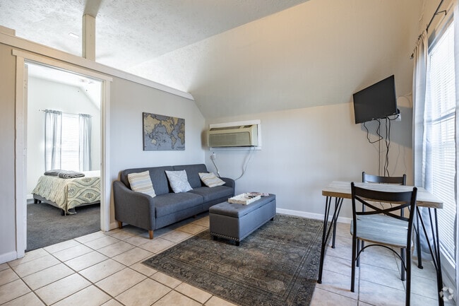 1BR, 1BA - 500SF