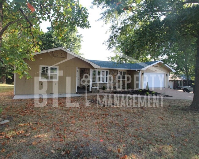 Charming 3-Bedroom Home in Branson – Great... - Charming 3-Bedroom Home in Branson – Great...