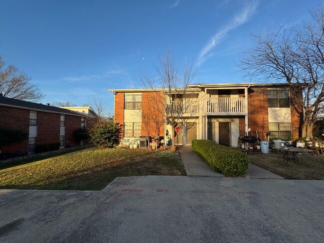 Building Photo - SE 4th St #103 Unit 801 SE 4th st. #103